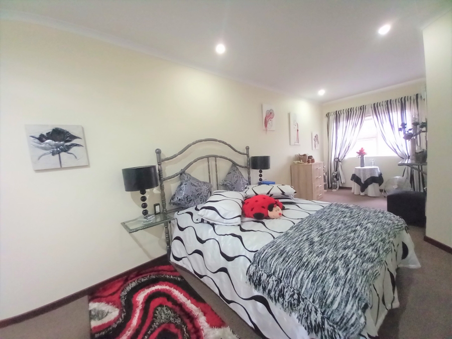 3 Bedroom Property for Sale in Deoville Park Western Cape